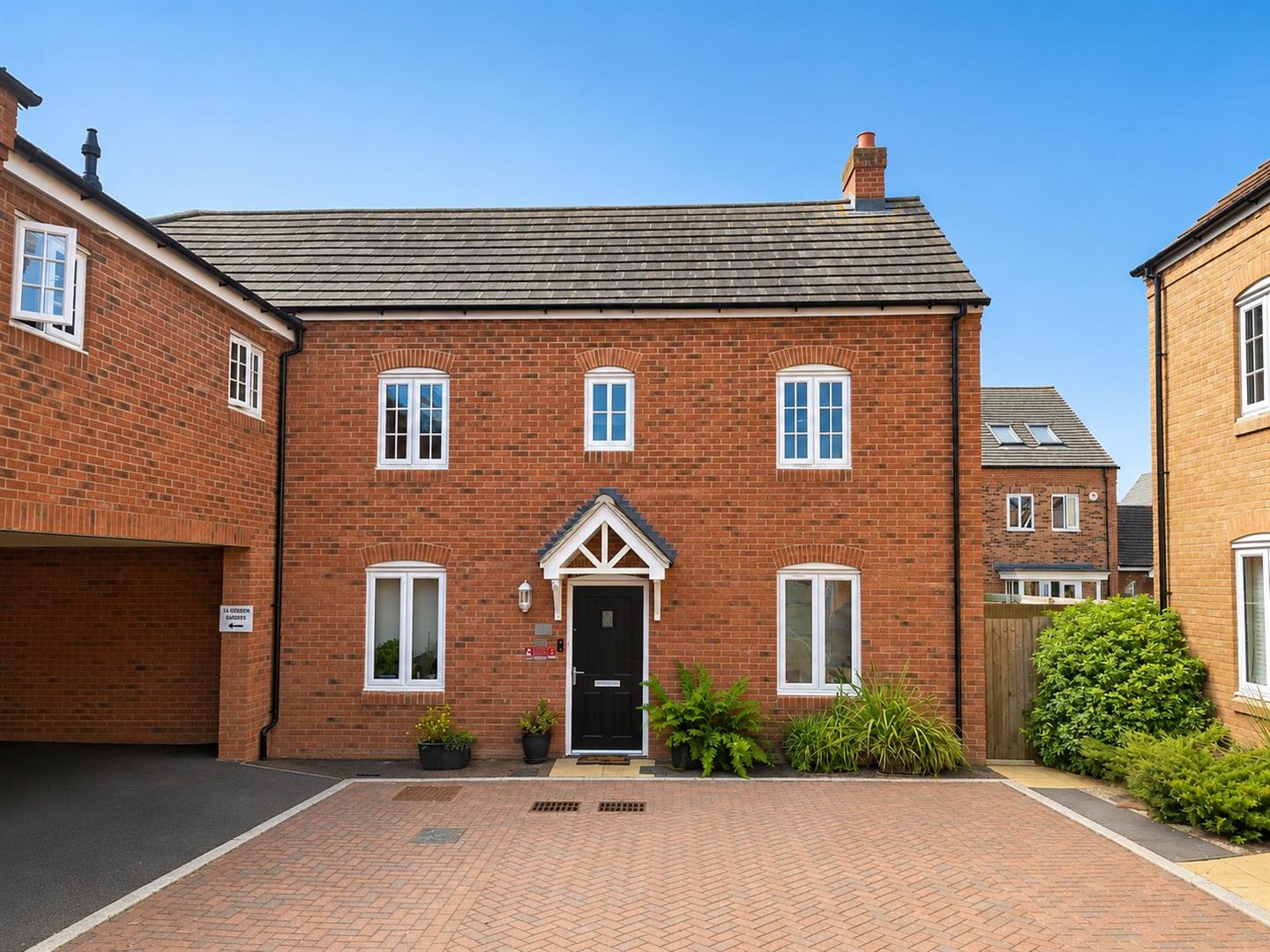 3 bed property in Croxden Gardens, Bedford